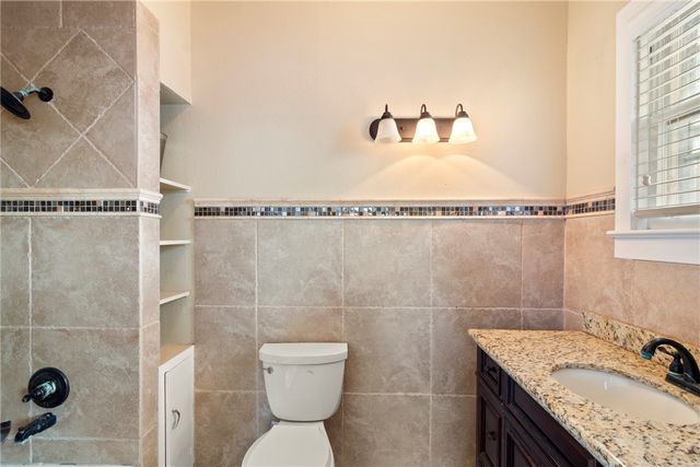 900 North Randolph Avenue, Bryan, TX 77803