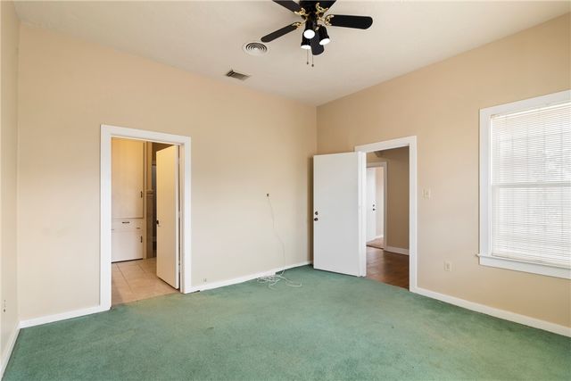 900 North Randolph Avenue, Bryan, TX 77803