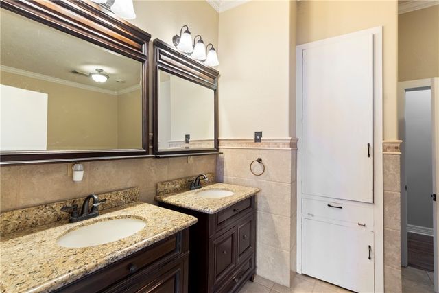 900 North Randolph Avenue, Bryan, TX 77803