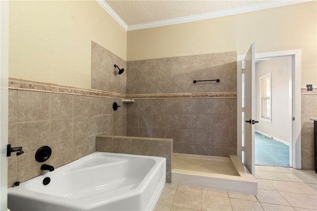 900 North Randolph Avenue, Bryan, TX 77803