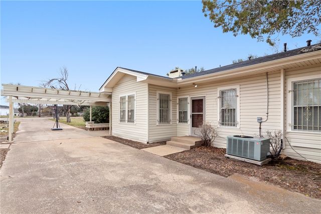 900 North Randolph Avenue, Bryan, TX 77803