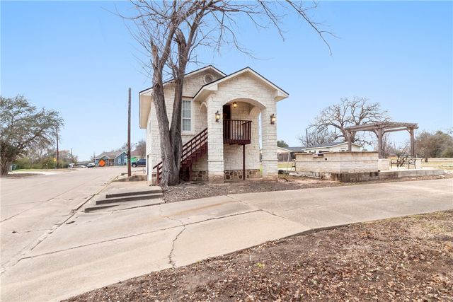 900 North Randolph Avenue, Bryan, TX 77803