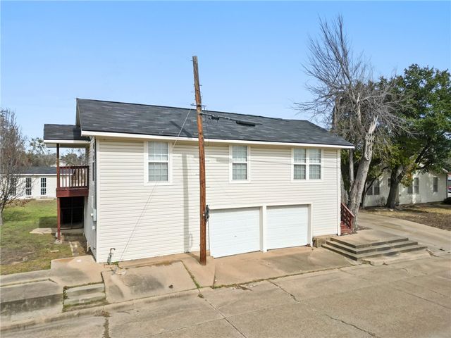 900 North Randolph Avenue, Bryan, TX 77803