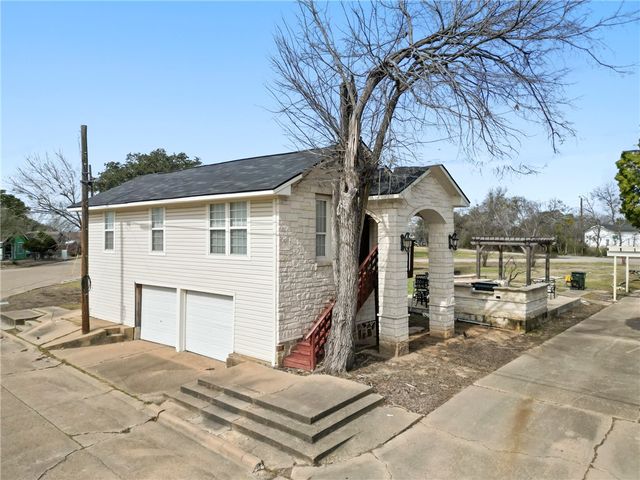 900 North Randolph Avenue, Bryan, TX 77803