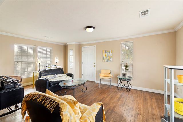 900 North Randolph Avenue, Bryan, TX 77803