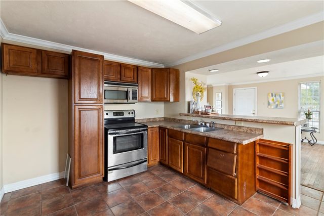 900 North Randolph Avenue, Bryan, TX 77803