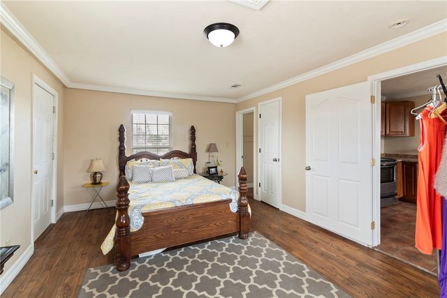 900 North Randolph Avenue, Bryan, TX 77803