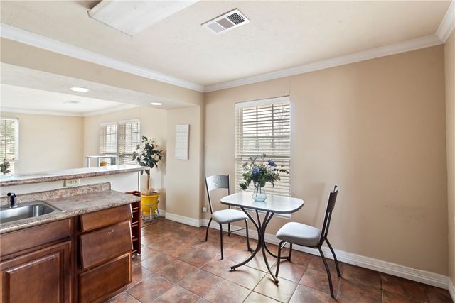 900 North Randolph Avenue, Bryan, TX 77803