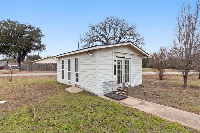900 North Randolph Avenue, Bryan, TX 77803