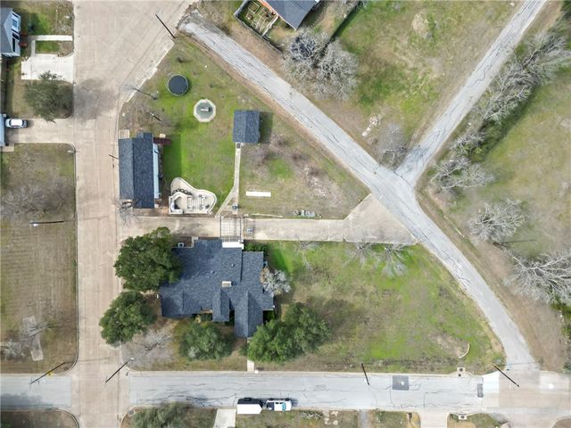 900 North Randolph Avenue, Bryan, TX 77803