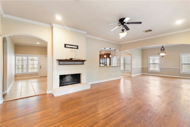 900 North Randolph Avenue, Bryan, TX 77803