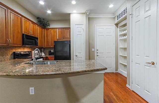 2400 Mccue Road 118, Houston, TX 77056
