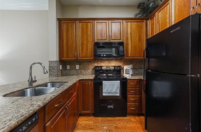2400 Mccue Road 118, Houston, TX 77056