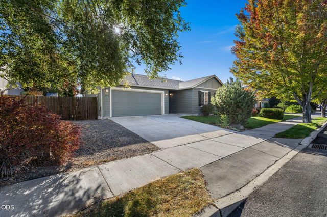 444 SW 28th Street, Redmond, OR 97756