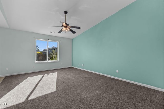 444 SW 28th Street, Redmond, OR 97756