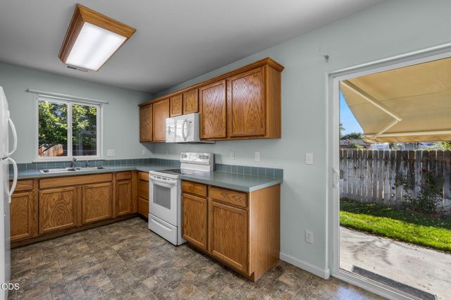 444 SW 28th Street, Redmond, OR 97756