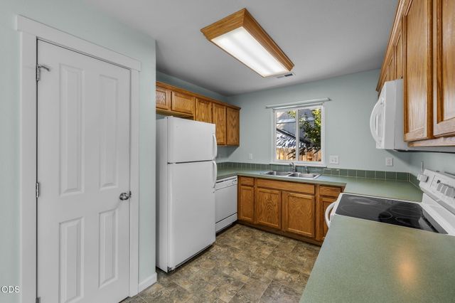 444 SW 28th Street, Redmond, OR 97756