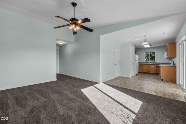 444 SW 28th Street, Redmond, OR 97756