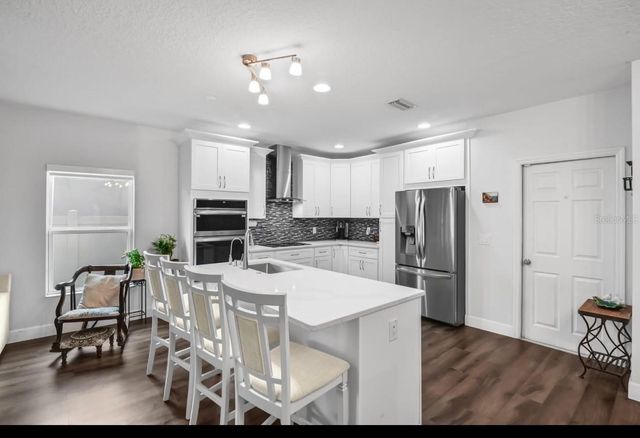 9213 HALSEY DR, Groveland, FL 34736