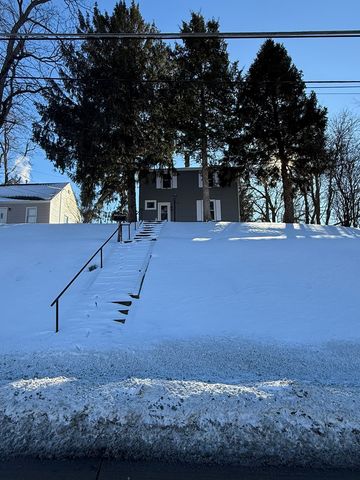 2107 E Locust Street, Davenport, IA 52803