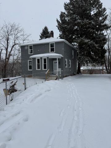 2107 E Locust Street, Davenport, IA 52803