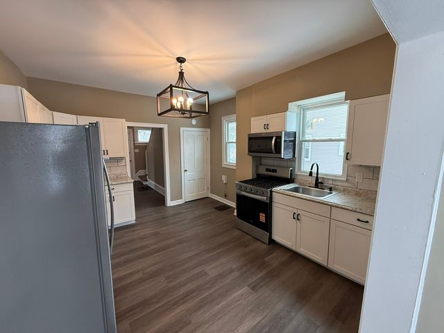 2107 E Locust Street, Davenport, IA 52803