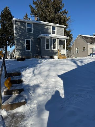 2107 E Locust Street, Davenport, IA 52803