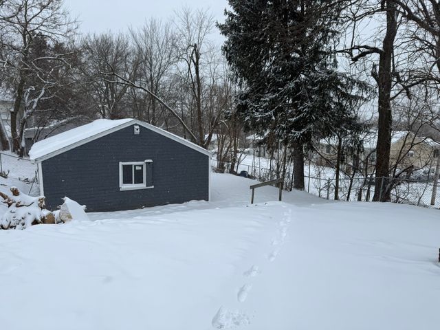 2107 E Locust Street, Davenport, IA 52803