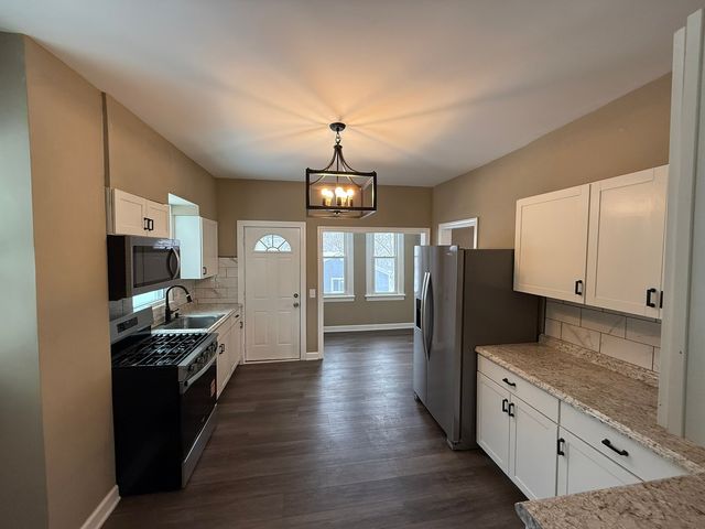 2107 E Locust Street, Davenport, IA 52803