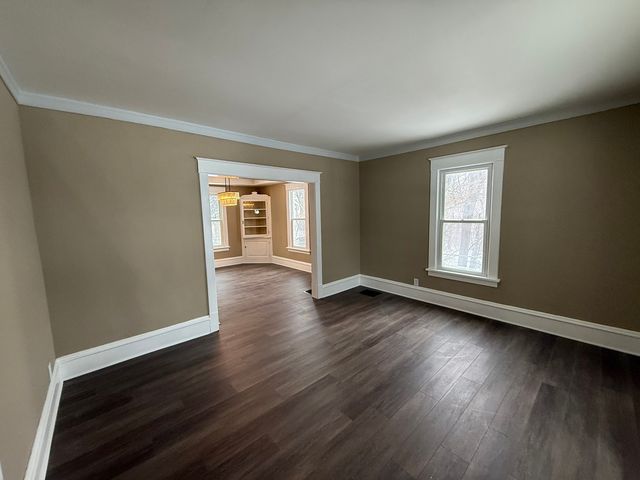 2107 E Locust Street, Davenport, IA 52803