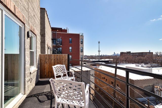 2625 W Belmont Avenue 4, Chicago, IL 60618