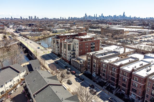 2625 W Belmont Avenue 4, Chicago, IL 60618