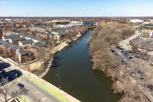 2625 W Belmont Avenue 4, Chicago, IL 60618