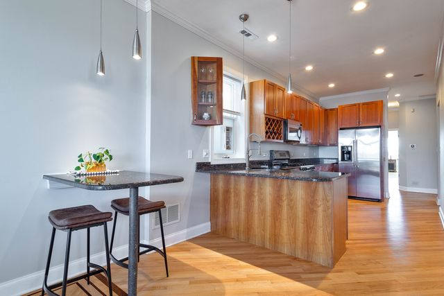 2625 W Belmont Avenue 4, Chicago, IL 60618