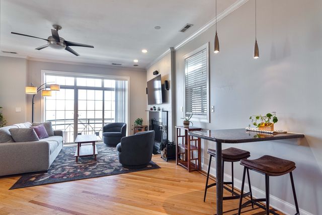 2625 W Belmont Avenue 4, Chicago, IL 60618