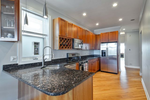 2625 W Belmont Avenue 4, Chicago, IL 60618