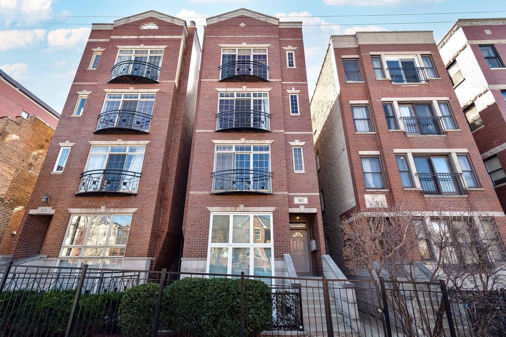 2625 W Belmont Avenue 4, Chicago, IL 60618