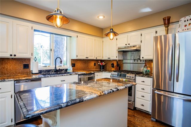 8652 Apple Park Park, Rogers, AR 72756