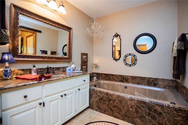 8652 Apple Park Park, Rogers, AR 72756
