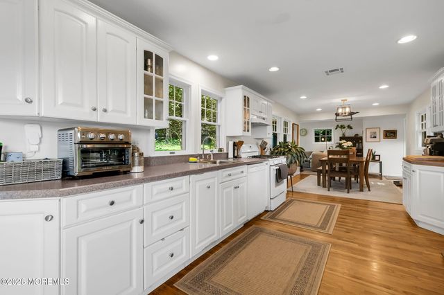 16 Browns Lane, Atlantic Highlands, NJ 07716