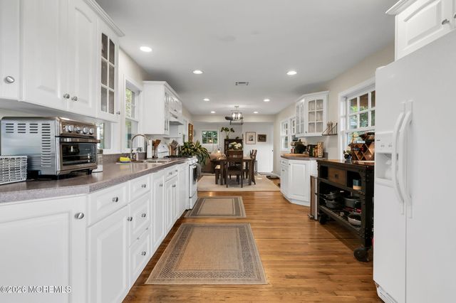 16 Browns Lane, Atlantic Highlands, NJ 07716