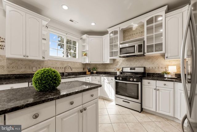 6612 QUANDER RD, Alexandria, VA 22307