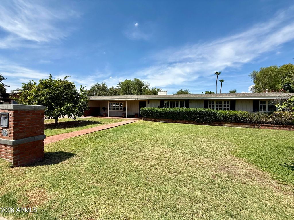 5948 E CALLE DEL PAISANO --, Phoenix, AZ 85018 — exterior