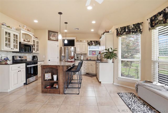 9306 E 91st Street N, Owasso, OK 74055