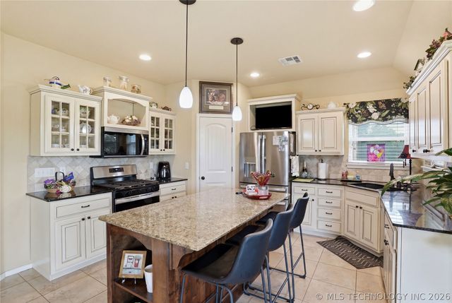 9306 E 91st Street N, Owasso, OK 74055