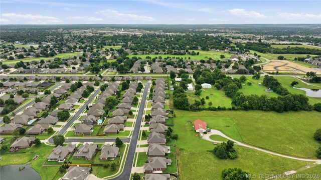 9306 E 91st Street N, Owasso, OK 74055