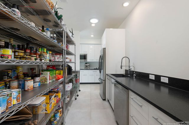 210 Cliffside, Shavano Park, TX 78231