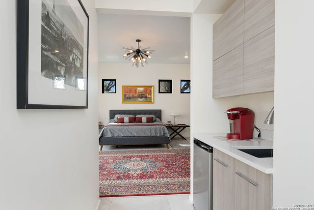 210 Cliffside, Shavano Park, TX 78231