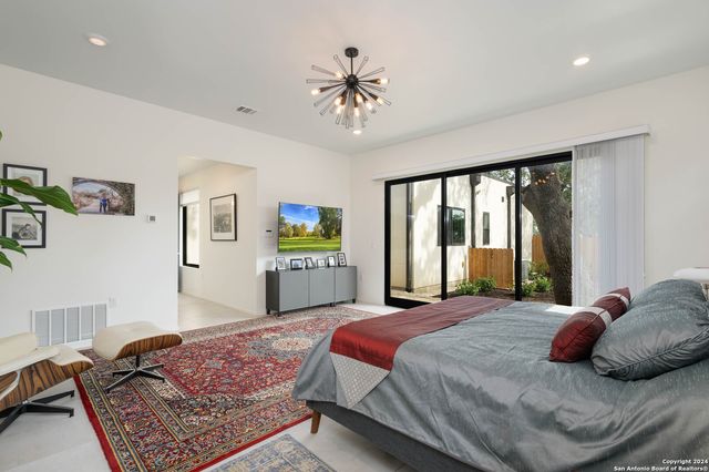 210 Cliffside, Shavano Park, TX 78231