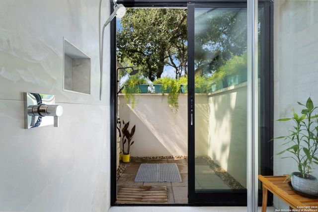 210 Cliffside, Shavano Park, TX 78231